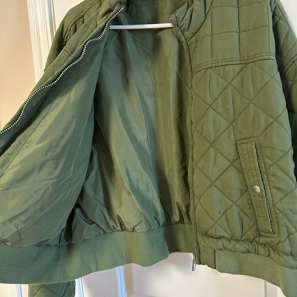 Blank NYC Olive Quilted Cropped Jacket - Picture 4 of 5